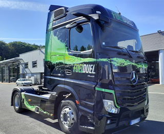 tracteur routier fuel duel de mercedes noir>