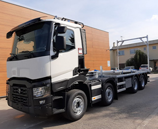 camion renault blanc convoyé>